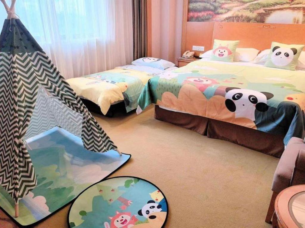 Vienna International Dishui Lingang Wanda Hotel 3*