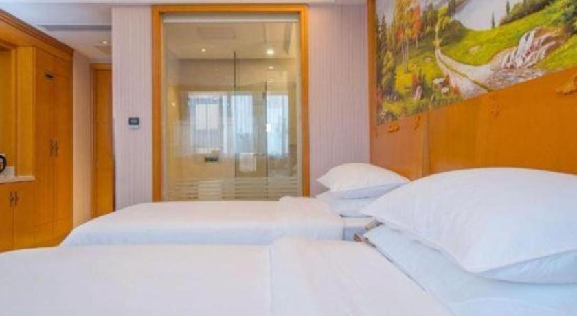 Hotel Vienna International Dishui Lingang Wanda 3*