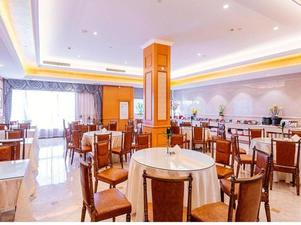 Vienna International Dishui Lingang Wanda Hotel 3*