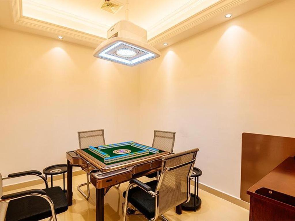 Hotel Vienna International Dishui Lingang Wanda 3*